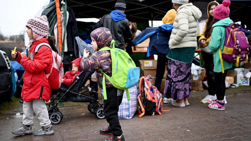EU pomůže s&nbsp;uprchlíky. ČR dostane 40 euro na hlavu na týden