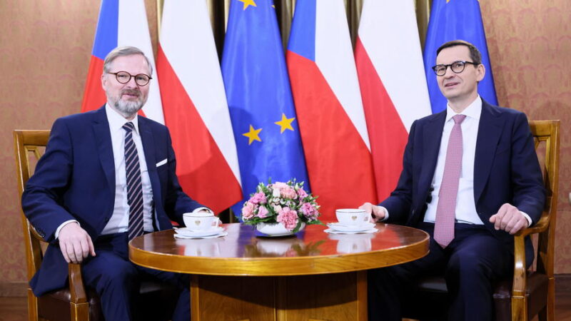 Češi i&nbsp;Poláci chtějí od EU peníze na uprchlíky. Kvóty stále odmítají