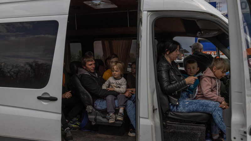 Francouzi ukrajují z&nbsp;migračního salámu, na Čechy zbyde sporná část reformy