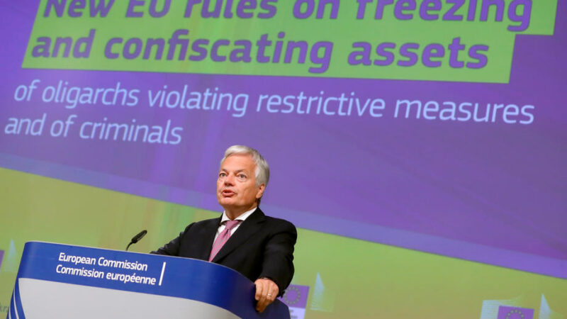 Státy EU souhlasí s&nbsp;konfiskací majetku ruských oligarchů. Má zaplatit obnovu Ukrajiny