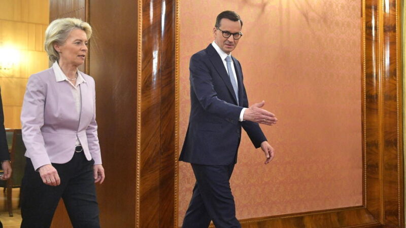 Jak Evropská komise naběhla polským autoritářům