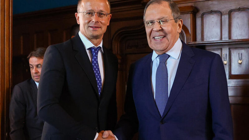 Maďarské „strategické vztahy“ s&nbsp;Ruskem. Šéf Orbánovy diplomacie vyjednává plyn s&nbsp;Moskvou