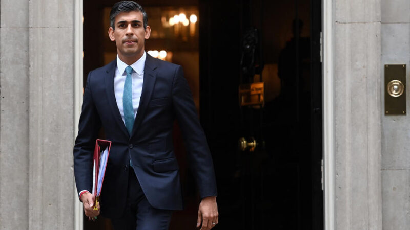 Nový britský premiér Sunak musí vyřešit severoirskou otázku „jednou pro vždy“