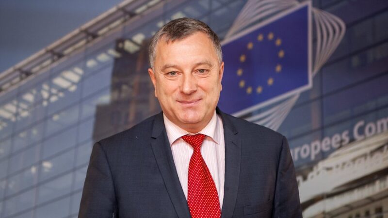 Češi jsou skromní, proto je jich v&nbsp;institucích EU málo, říká český šéf ve Výboru regionů